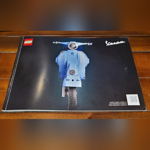 LEGO • Vespa 125 • 1107 Pieces • Item # 10298 - Picture 10 of 10